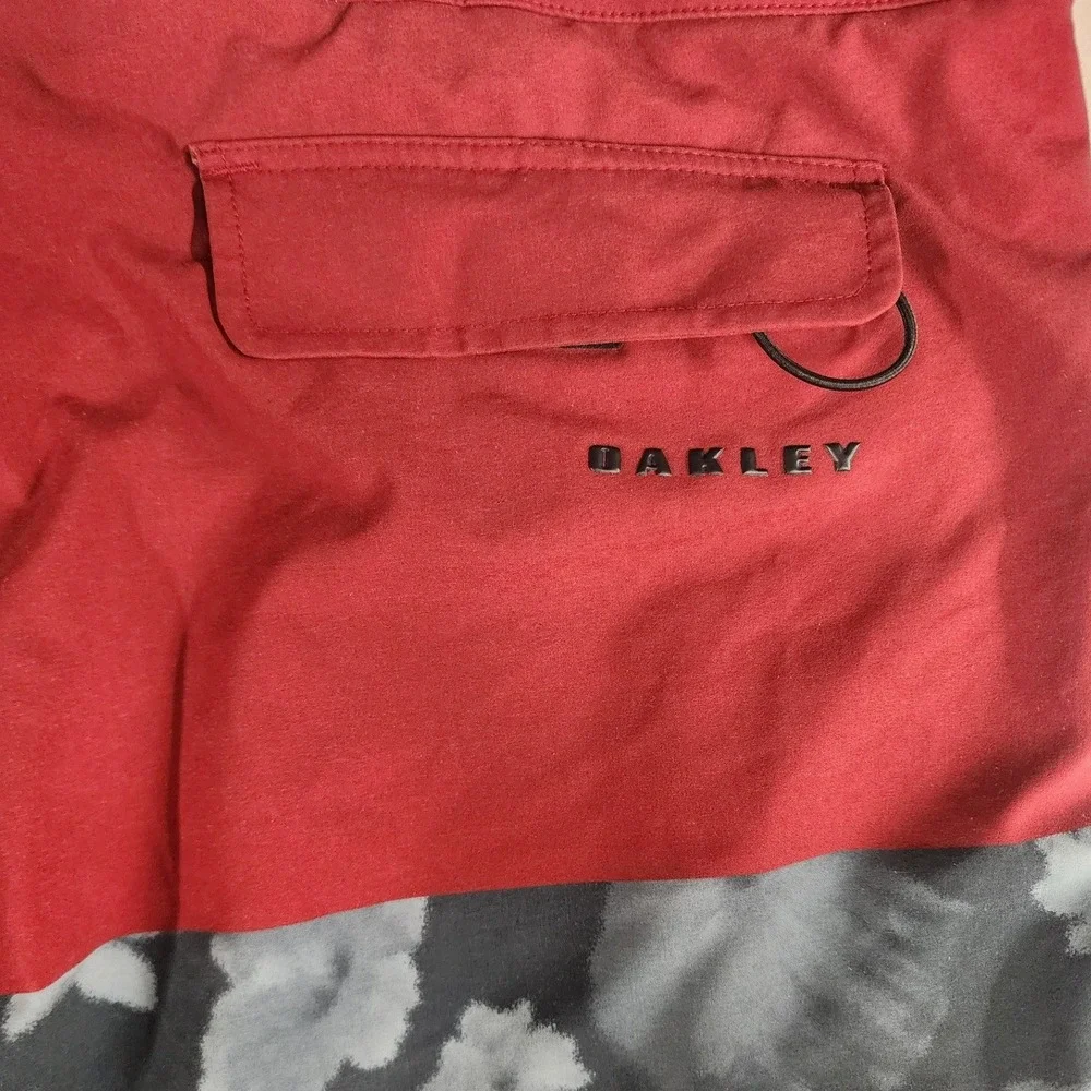 Oakley men colorblock